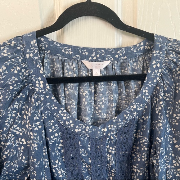 Lauren Conrad floral print peasant type blouse. Blue and white …size Large. - Picture 2 of 6